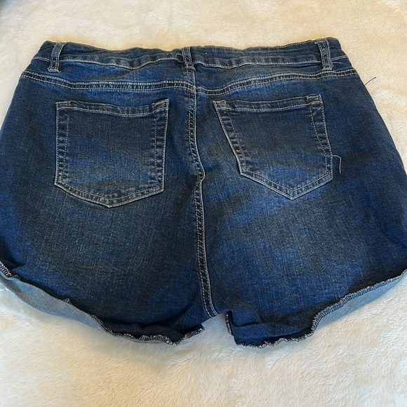 BUNDLE- 3 Pairs of Jean Shorts - Picture 5 of 6
